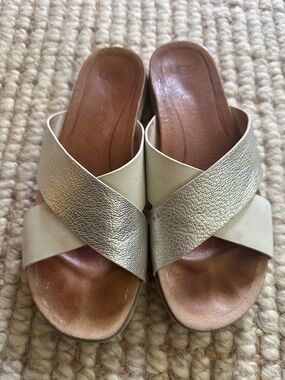 Ugg Metallic Silver White Crisscross Slide Sandals